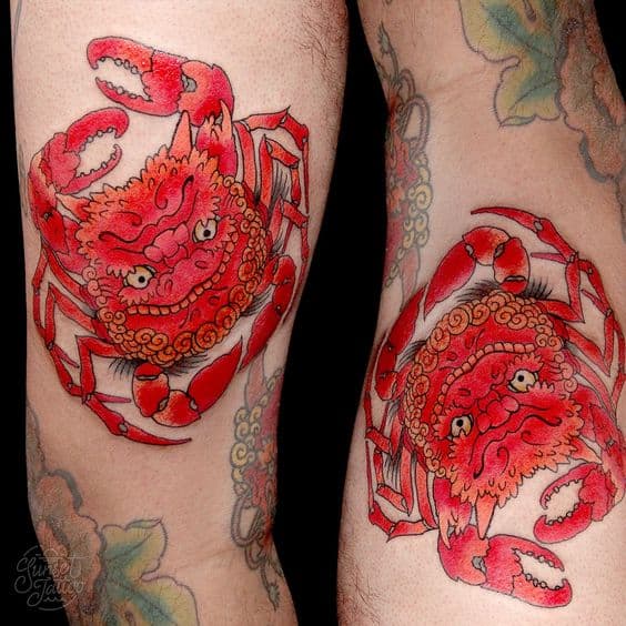 Tatuaje de heikegani en el brazo