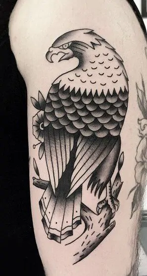 Черная татуировка орла