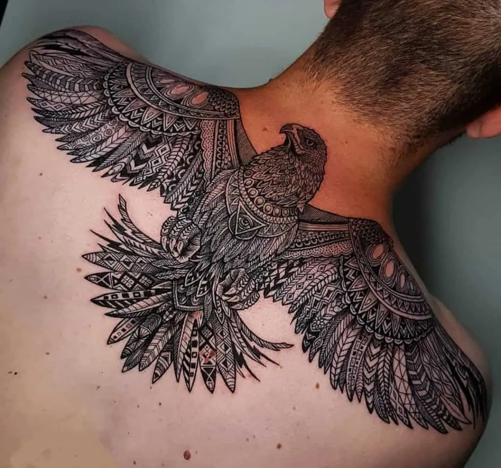Орнаментальная татуировка орла