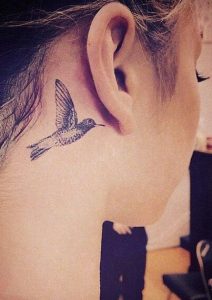 Sarah Hyland's hummingbird tattoo
