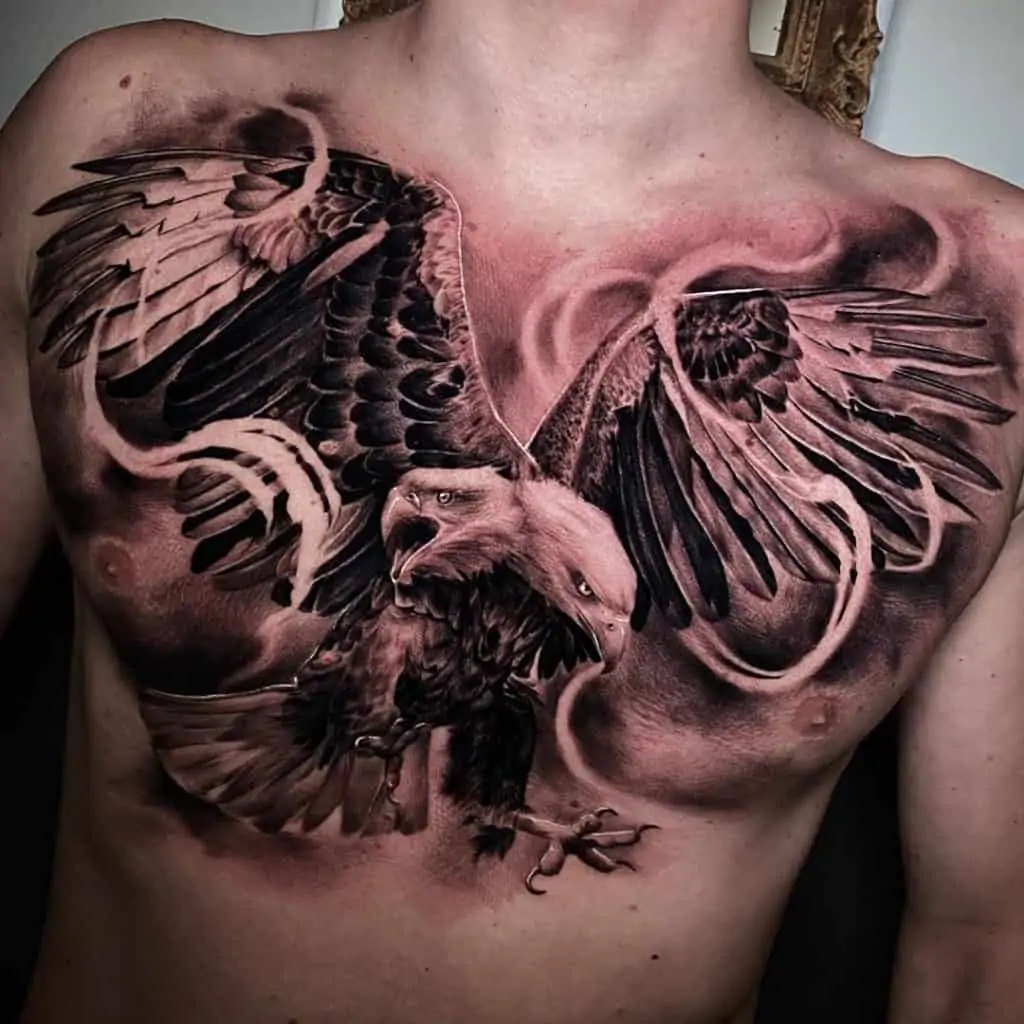 Тату белоголовый орлан на груди