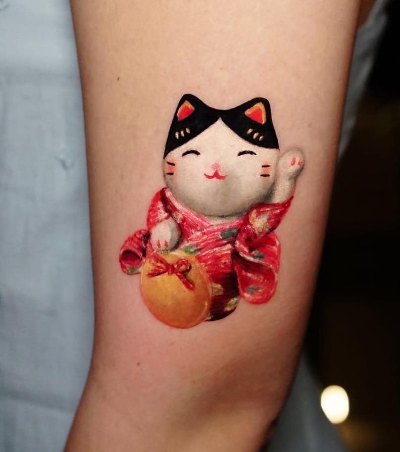 Maneki Neko Tattoos: Origins, Meanings & Tattoo Ideas