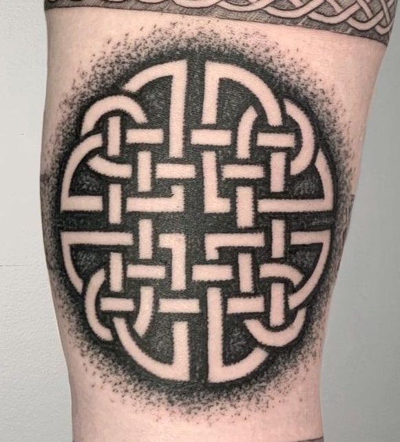Stone Trinity Knot Tattoo 2 | Celtic knot tattoo, Celtic tattoo for women, Knot  tattoo