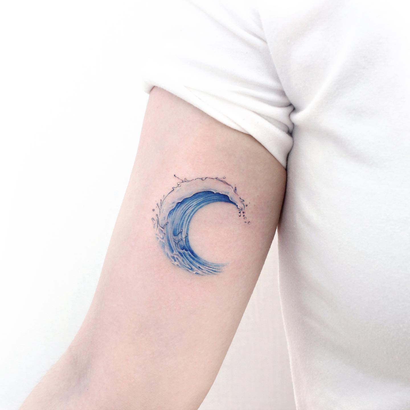 Make a Splash with Wave Tattoos:22 Designs for the Ultimate Coastal Vibe